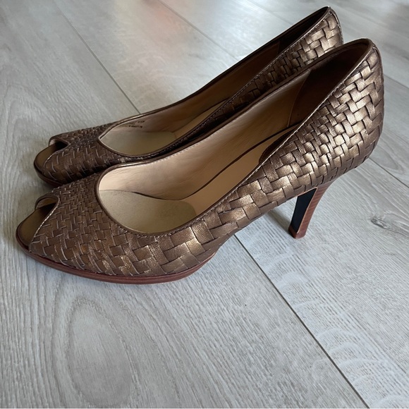 Cole Haan Gold Metallic Peep Toe Woven Pumps sz 8.5 B Leather Block Stiletto - Picture 6 of 12